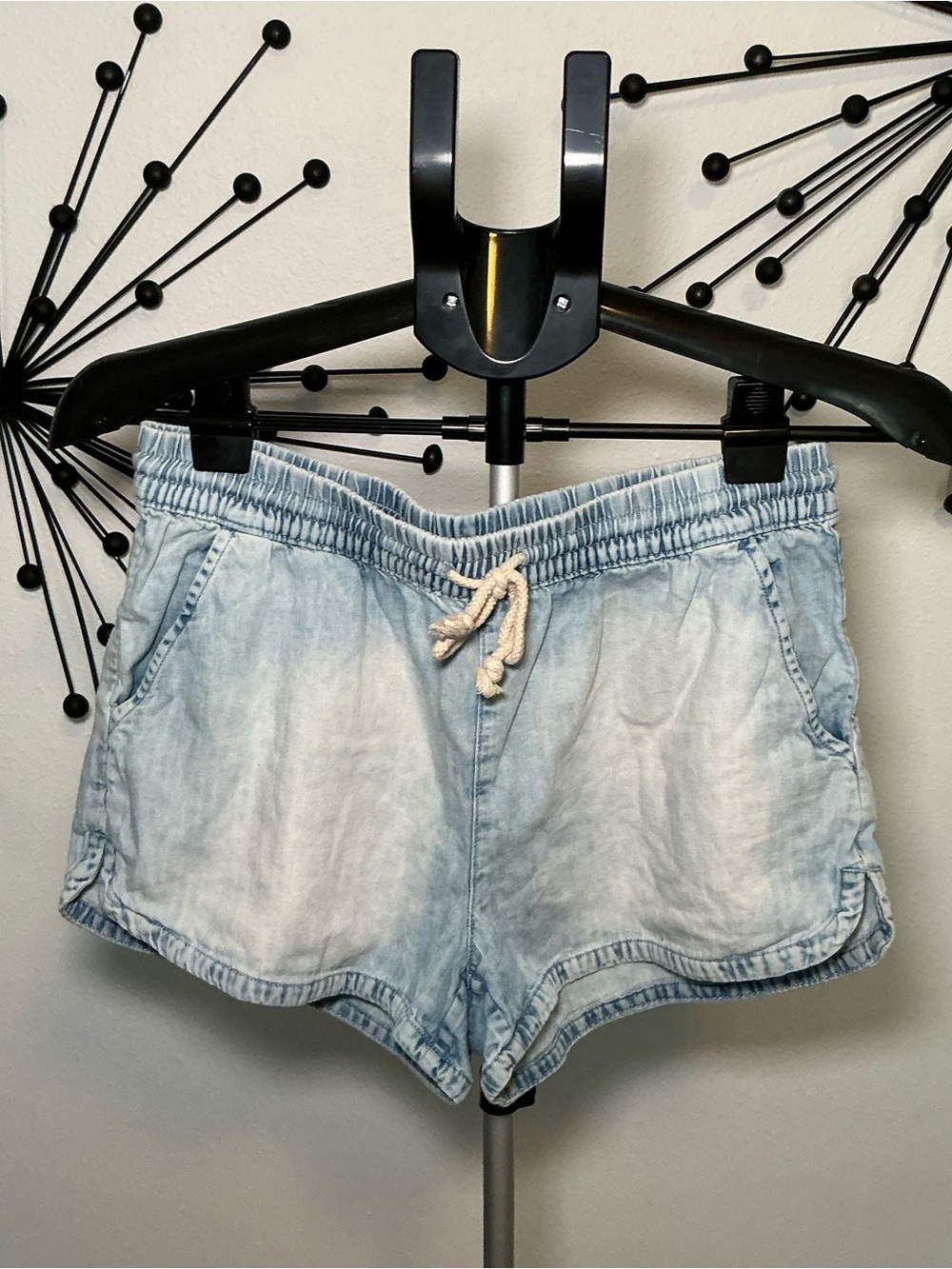 Aerie Light Wash Chambray Drawstring Shorts Size Small - Picture 1 of 3